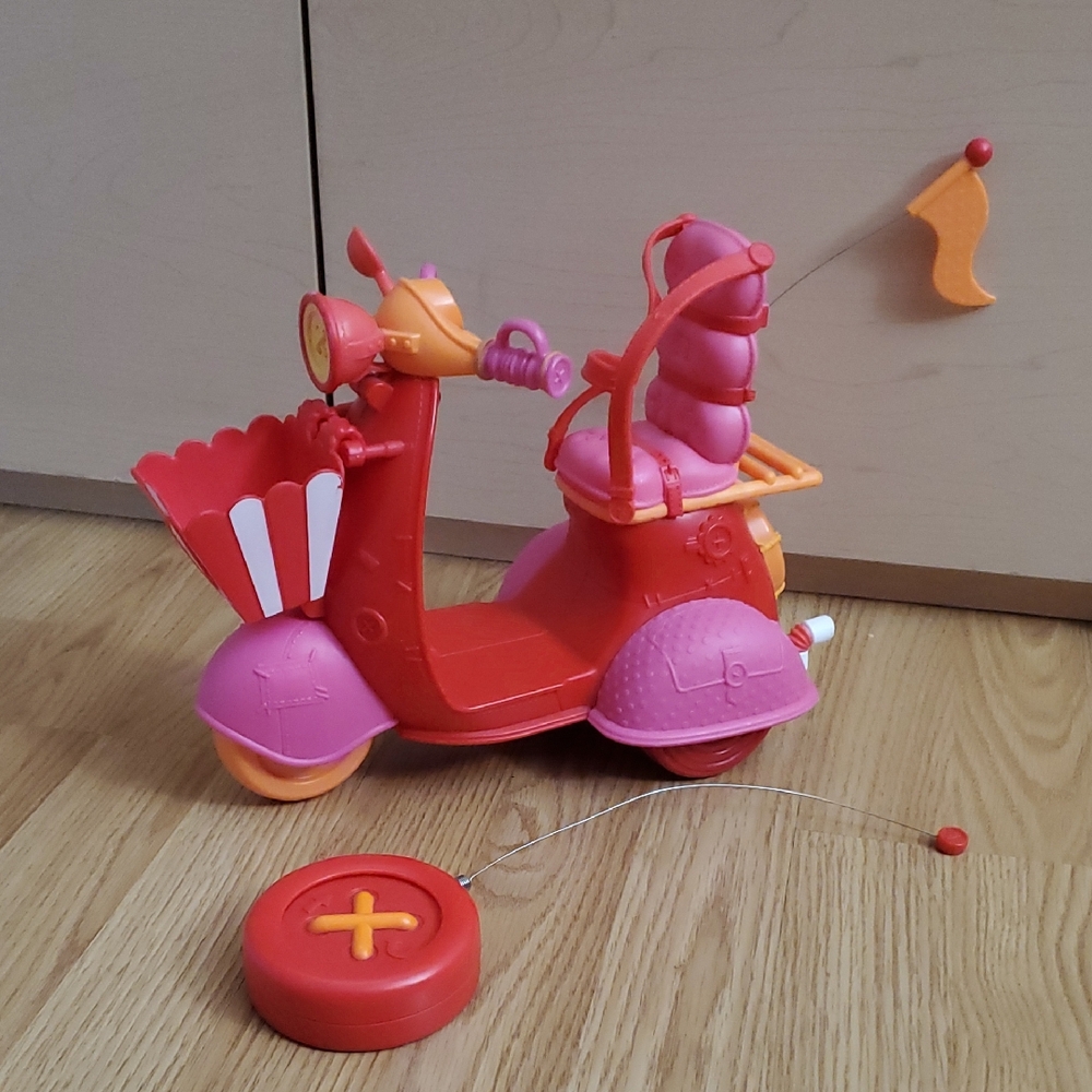 Lalaloopsy RC Scooter
